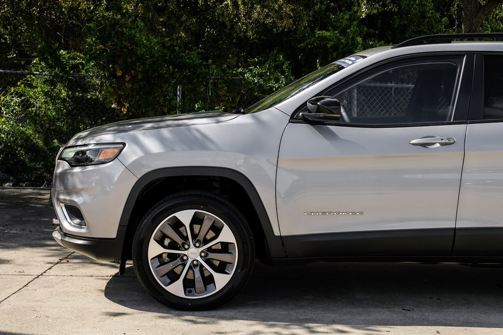 used 2022 Jeep Cherokee car, priced at $24,008
