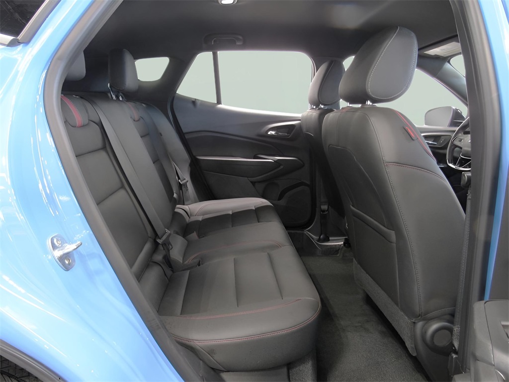 2024 Chevrolet Trax photo 2