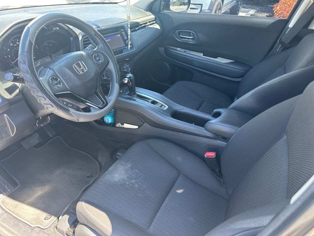 2017 Honda HR-V LX photo 2