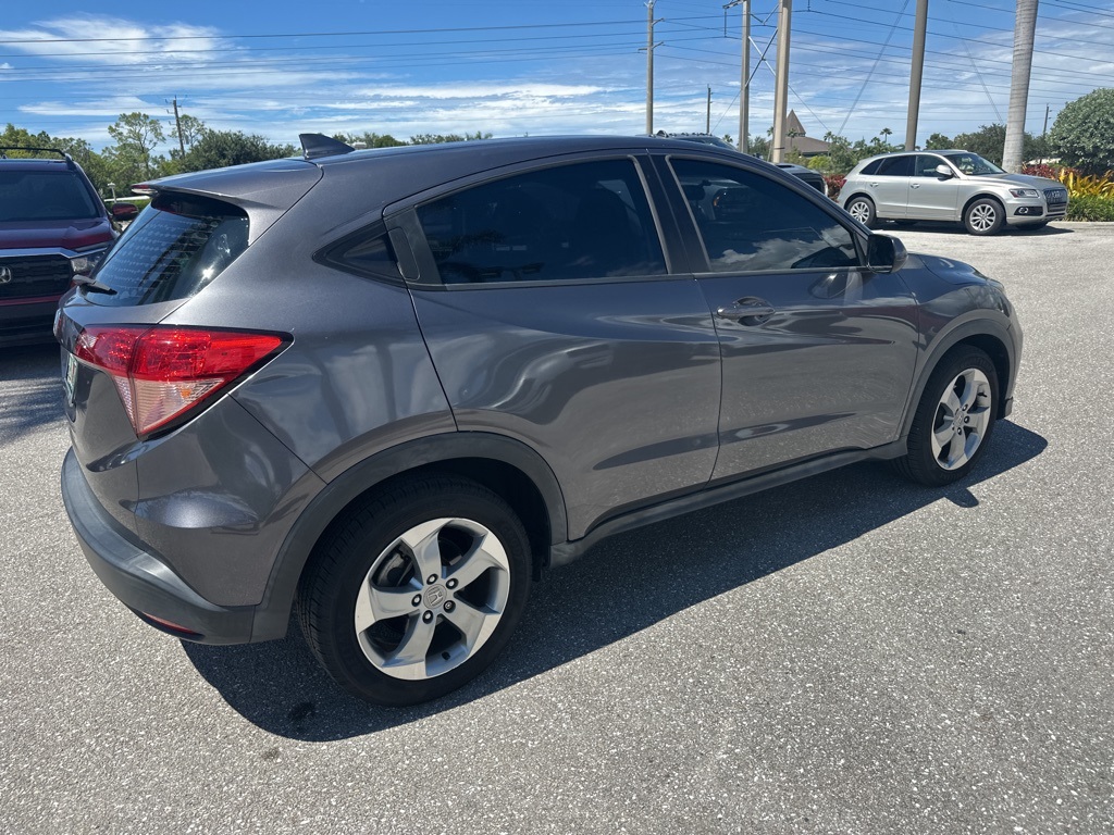 2017 Honda HR-V LX photo 3