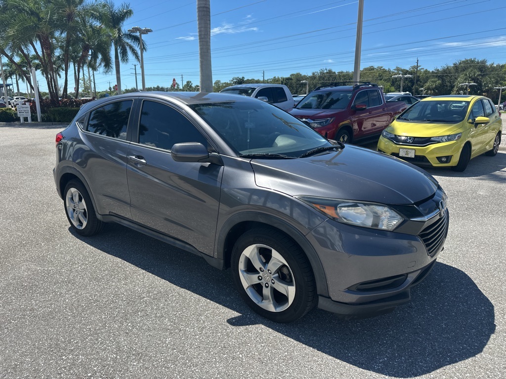 2017 Honda HR-V LX photo 4