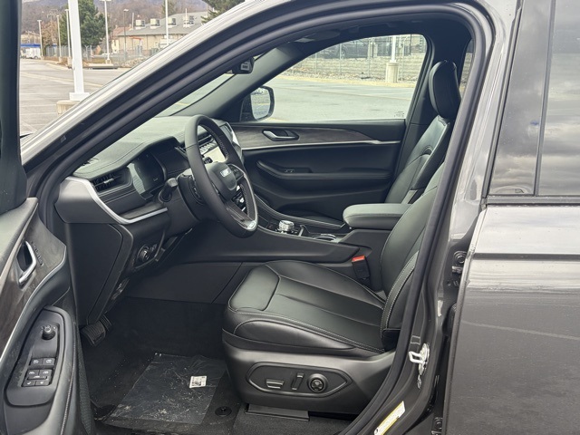 new 2025 Jeep Grand Cherokee L car, priced at $42,243