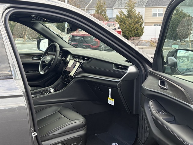 new 2025 Jeep Grand Cherokee L car, priced at $42,243