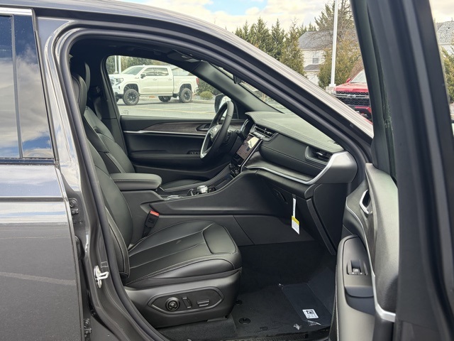 new 2025 Jeep Grand Cherokee L car, priced at $42,243