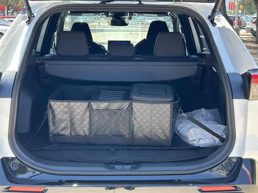 2025 Toyota RAV4 Hybrid SE photo 10