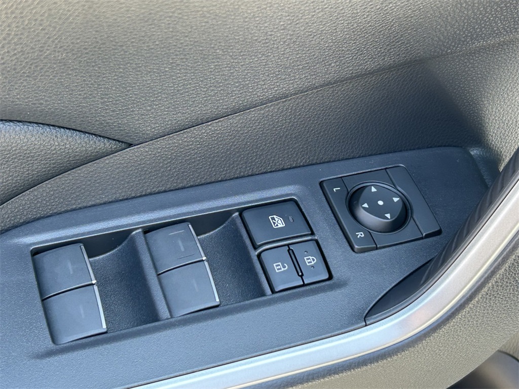 2025 Toyota RAV4 Hybrid SE photo 14