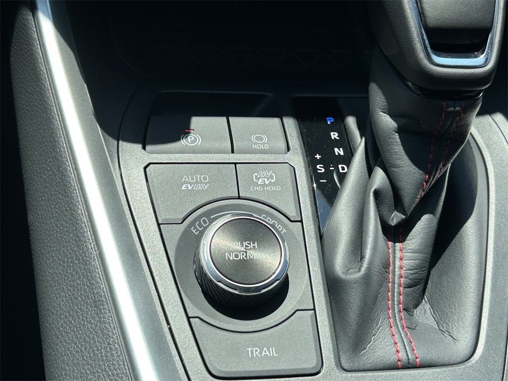 2025 Toyota RAV4 Hybrid SE photo 19