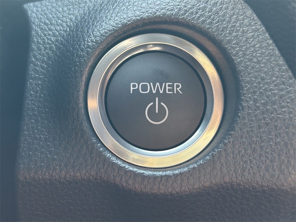 2025 Toyota RAV4 Hybrid SE photo 20