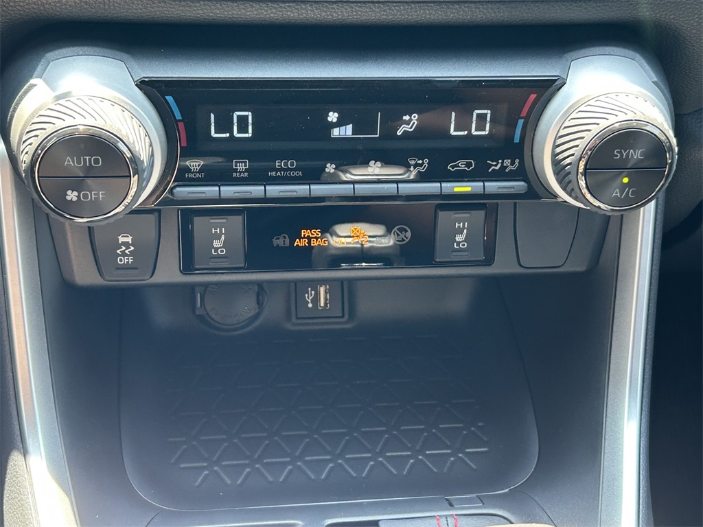 2025 Toyota RAV4 Hybrid SE photo 21