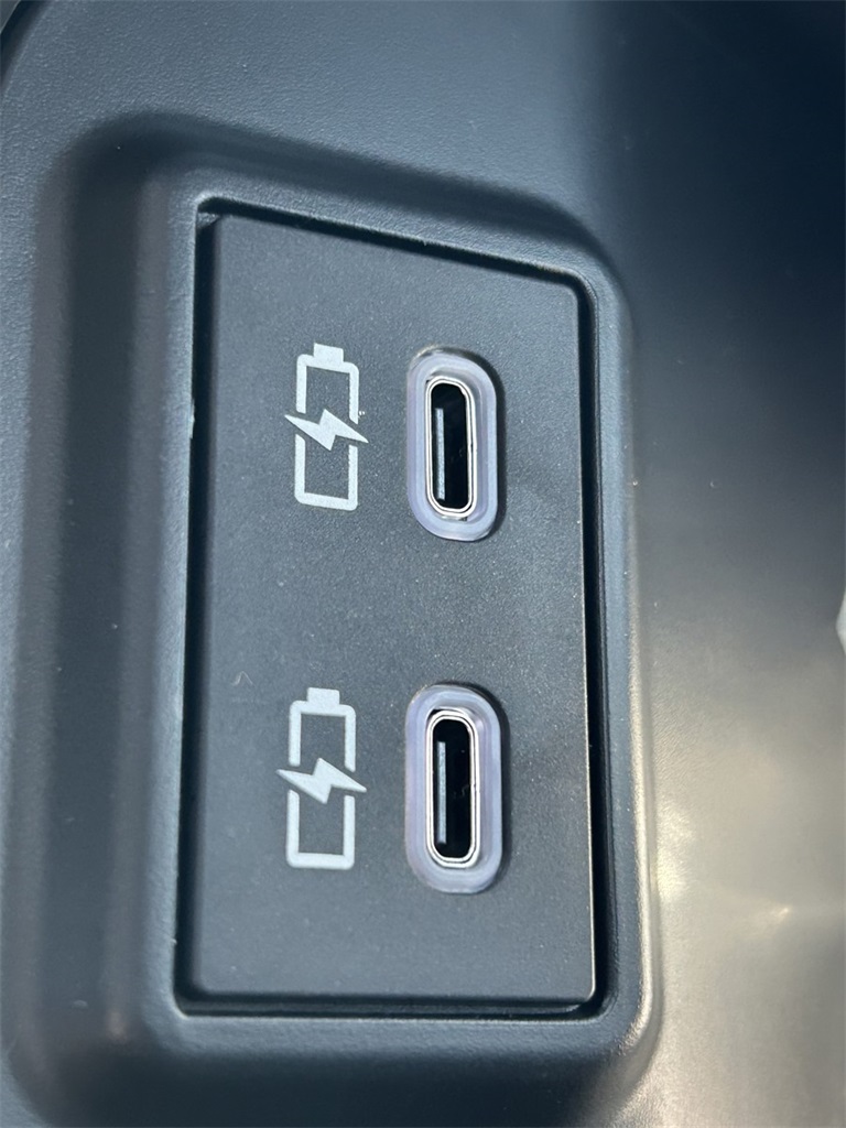 2025 Toyota RAV4 Hybrid SE photo 23