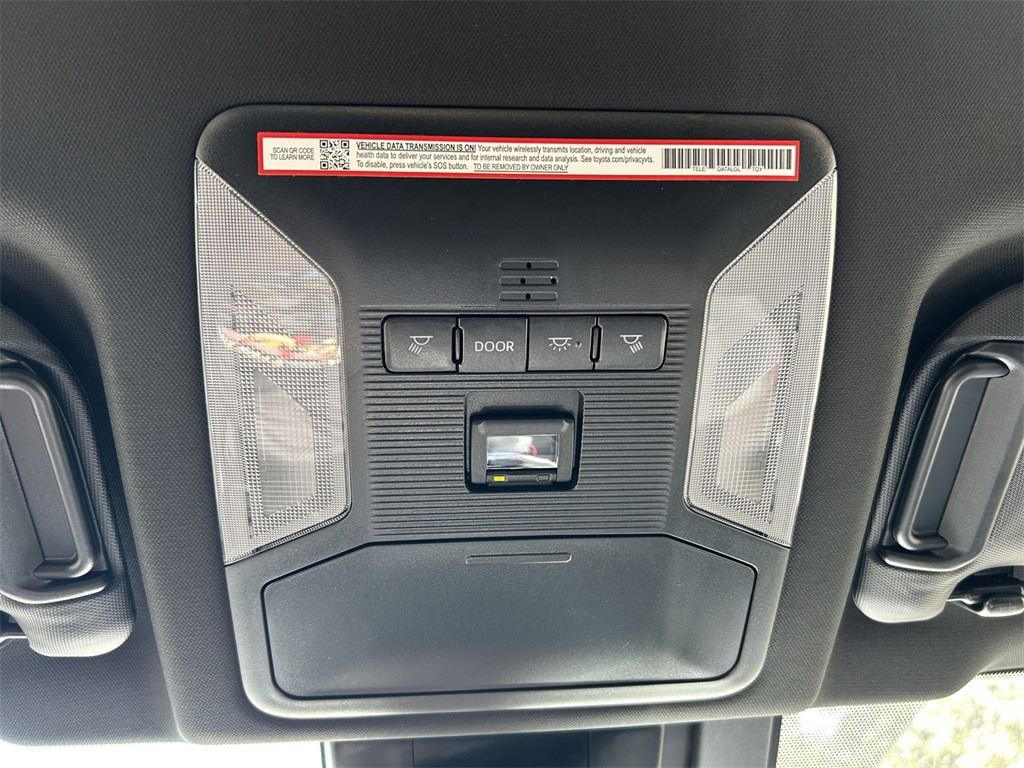 2025 Toyota RAV4 Hybrid SE photo 24
