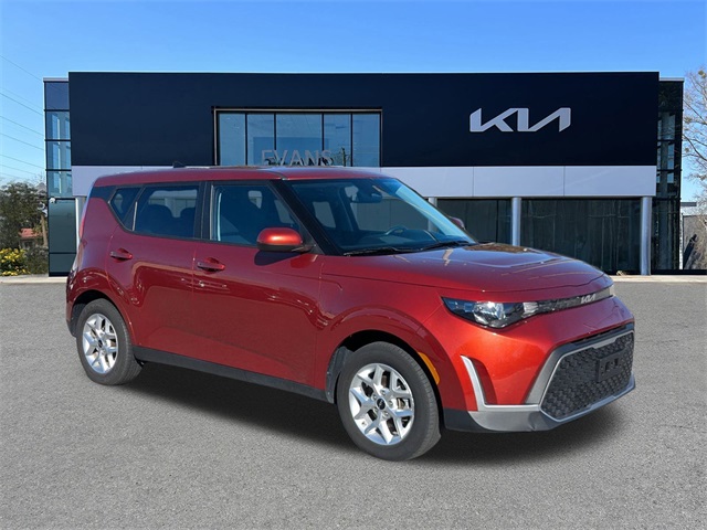 2024 Kia Soul LX's photo