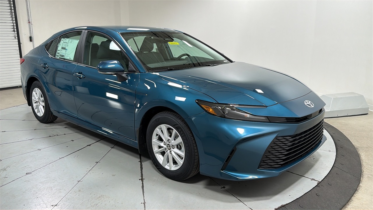 2026 Toyota Camry LE photo 3