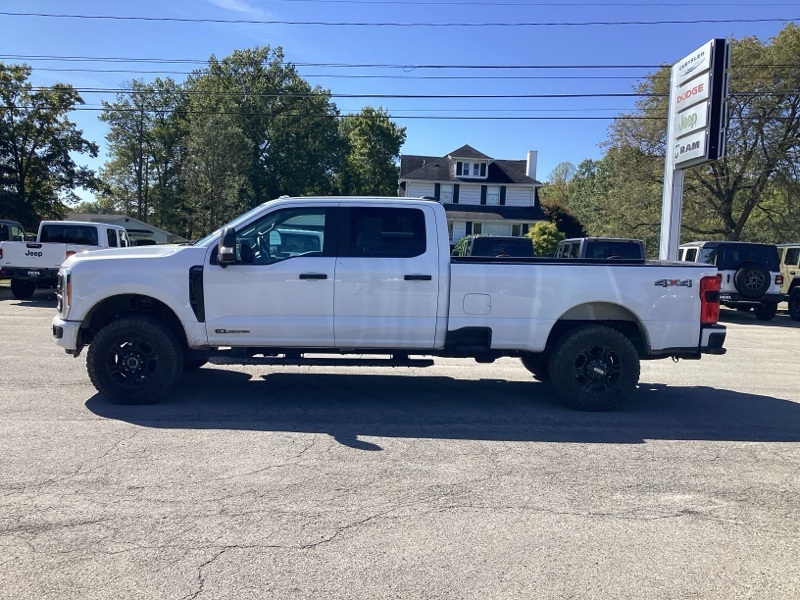 2023 Ford F-350 photo 4