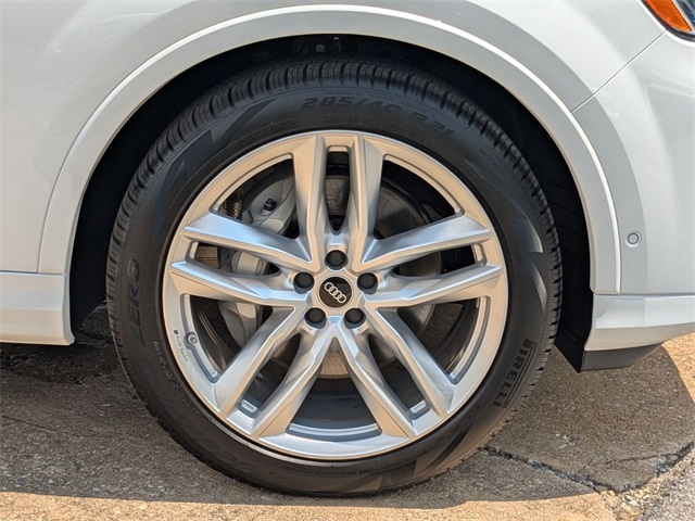 new 2025 Audi Q7 car, priced at $69,872