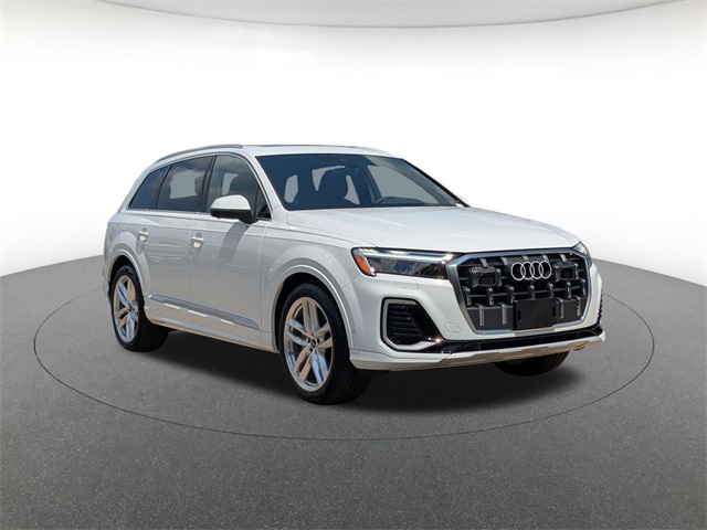 new 2025 Audi Q7 car, priced at $69,872