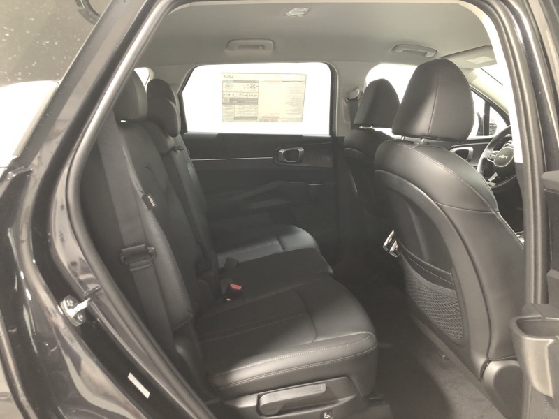 2025 Kia Sorento S photo 10