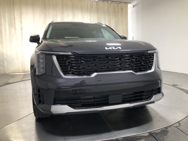 2025 Kia Sorento S photo 2