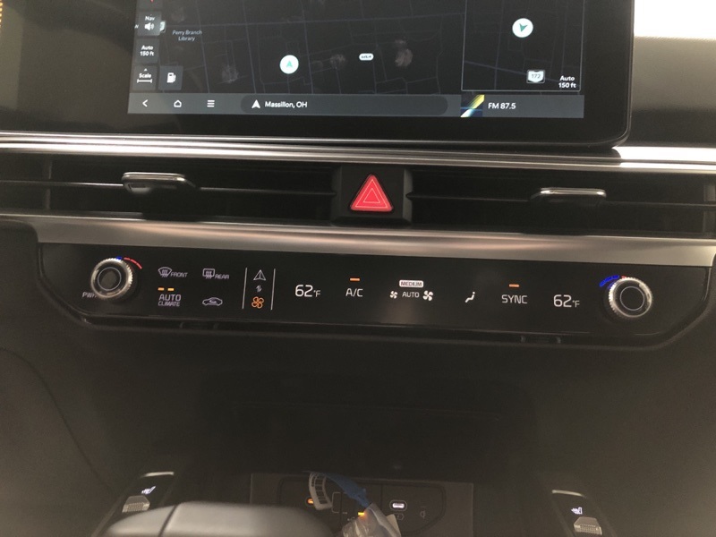 2025 Kia Sorento S photo 28