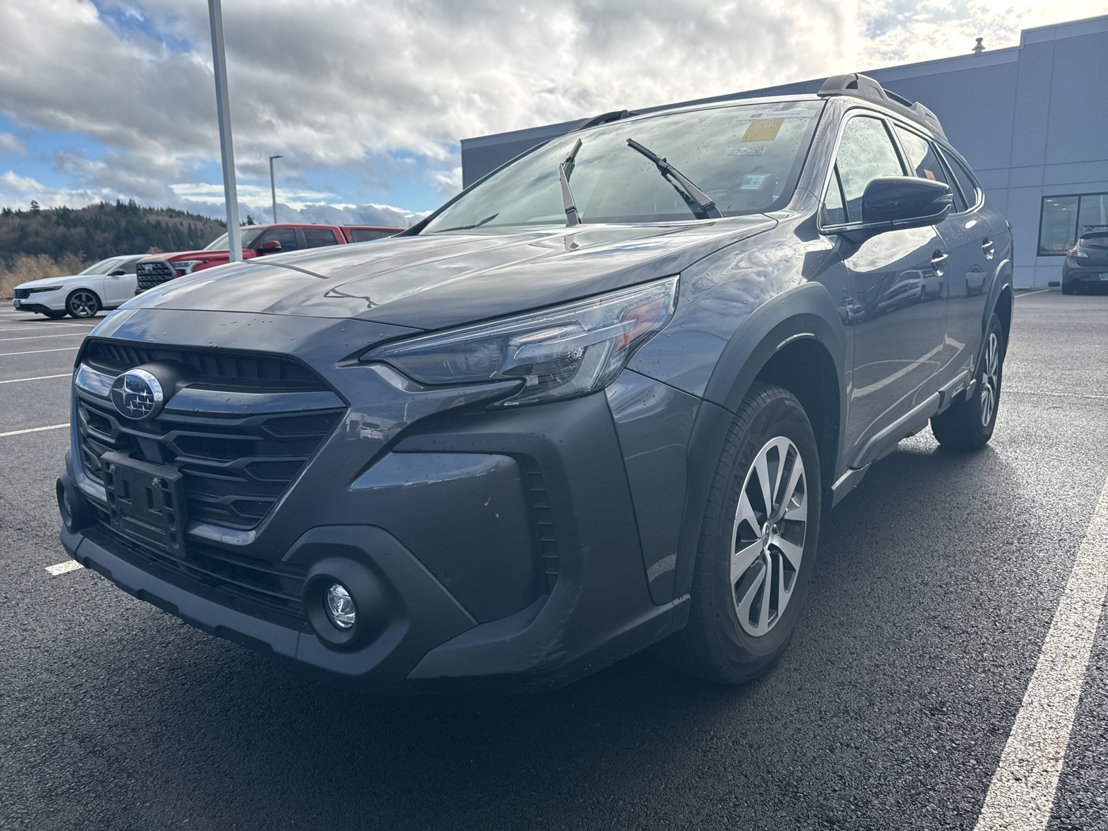 2024 Subaru Outback Premium's photo