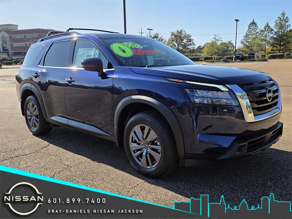 2025 Nissan Pathfinder SV's photo