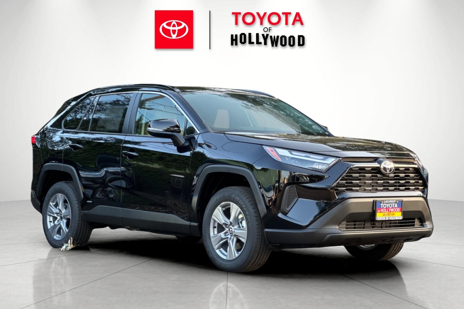 2025 Toyota RAV4 XLE's photo