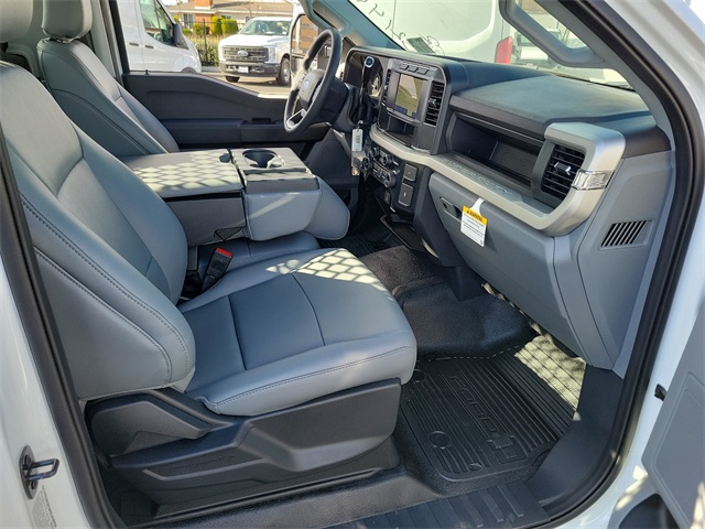 F-350 Super Duty Chassis Cab Regular Cab XL