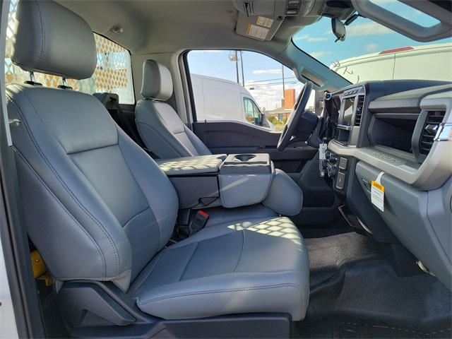 F-350 Super Duty Chassis Cab Regular Cab XL