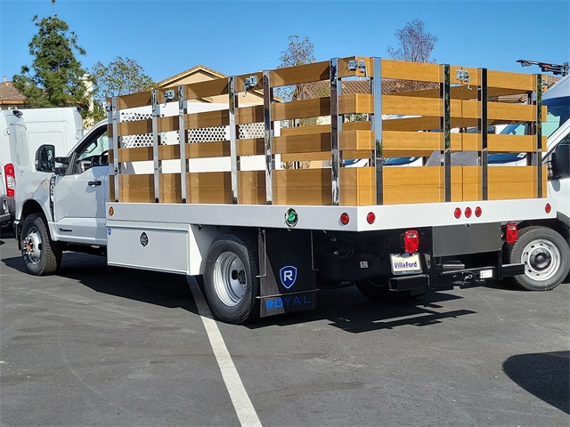 F-350 Super Duty Chassis Cab Regular Cab XL