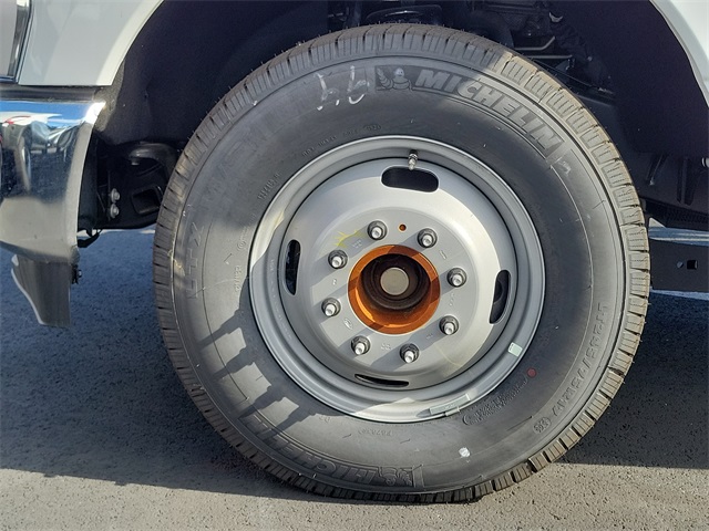 F-350 Super Duty Chassis Cab Regular Cab XL