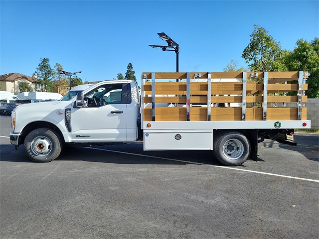 F-350 Super Duty Chassis Cab Regular Cab XL