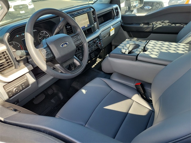 F-350 Super Duty Chassis Cab Regular Cab XL