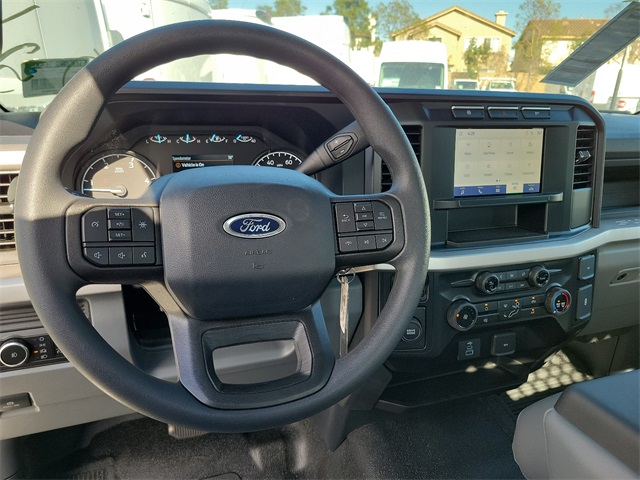 F-350 Super Duty Chassis Cab Regular Cab XL
