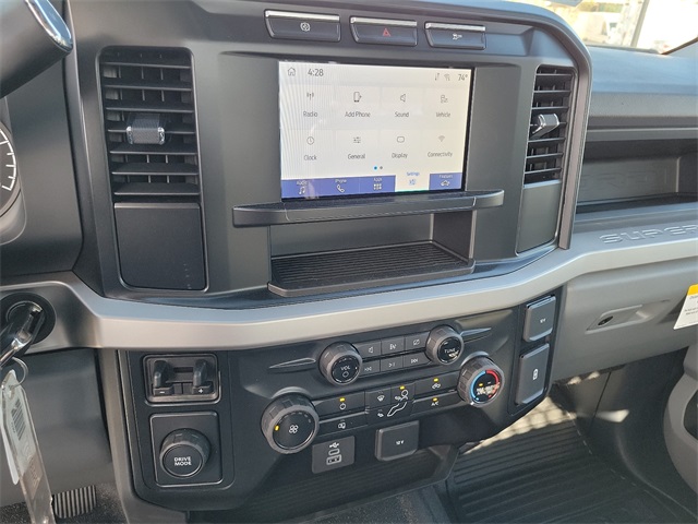 F-350 Super Duty Chassis Cab Regular Cab XL