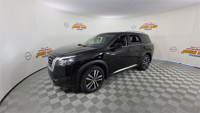 2025 Super Black Nissan Pathfinder Platinum FWD SUV