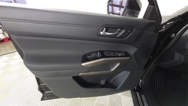2025 Super Black Nissan Pathfinder Platinum FWD SUV