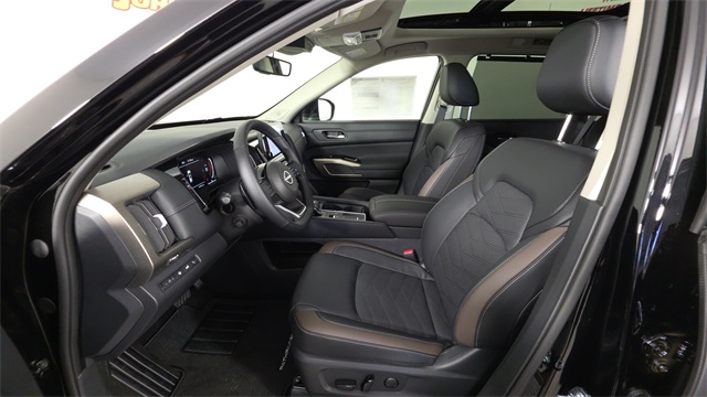 2025 Super Black Nissan Pathfinder Platinum FWD SUV