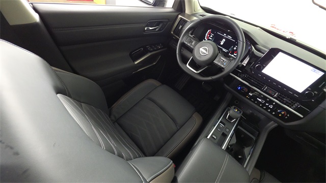 2025 Super Black Nissan Pathfinder Platinum FWD SUV