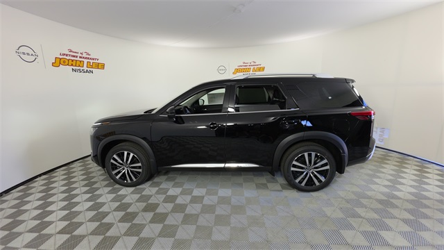 2025 Super Black Nissan Pathfinder Platinum FWD SUV