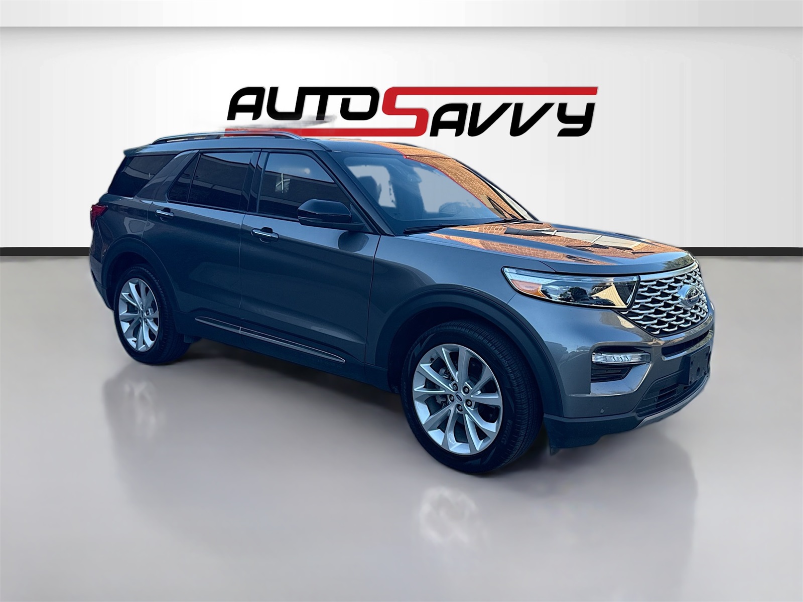 2023 Ford Explorer Platinum's photo