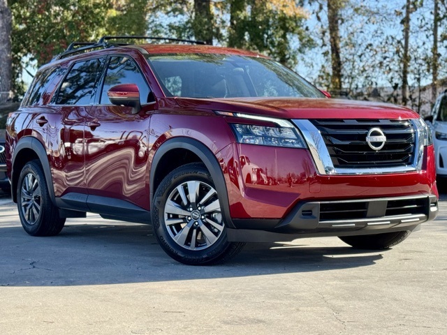 2024 Nissan Pathfinder SV's photo