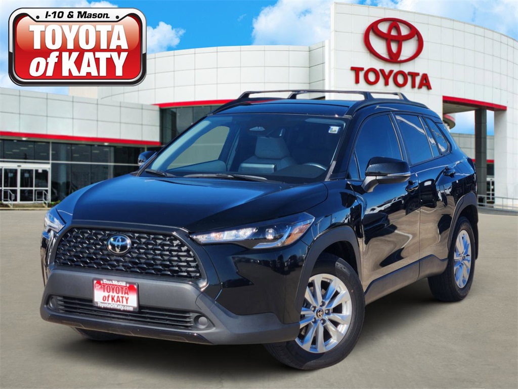 2023 Toyota Corolla Cross LE's photo