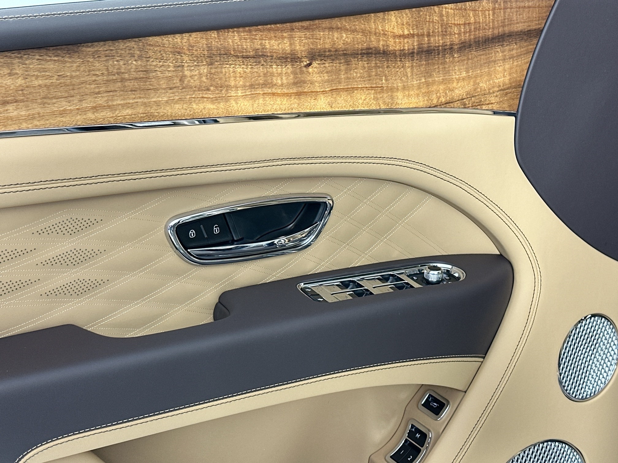 new 2025 Bentley Bentayga car