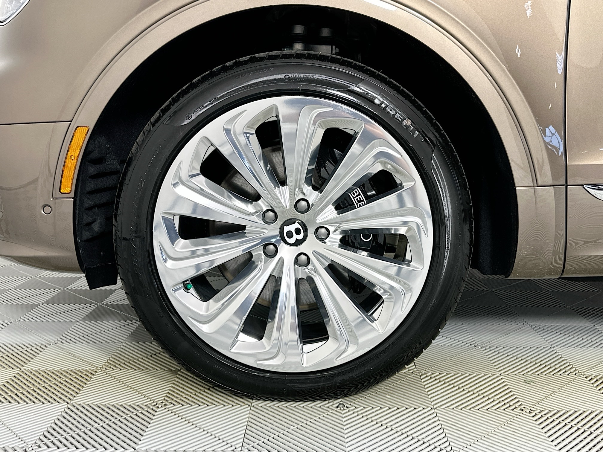 new 2025 Bentley Bentayga car