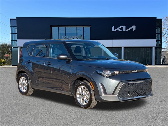 2023 Kia Soul LX's photo