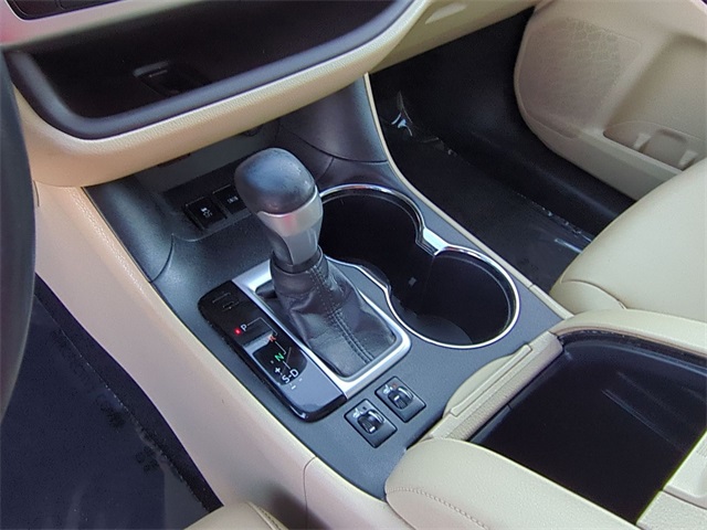 used 2016 Toyota Highlander car, priced at $18,911