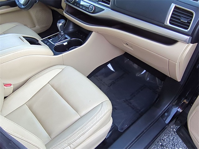 used 2016 Toyota Highlander car, priced at $18,911