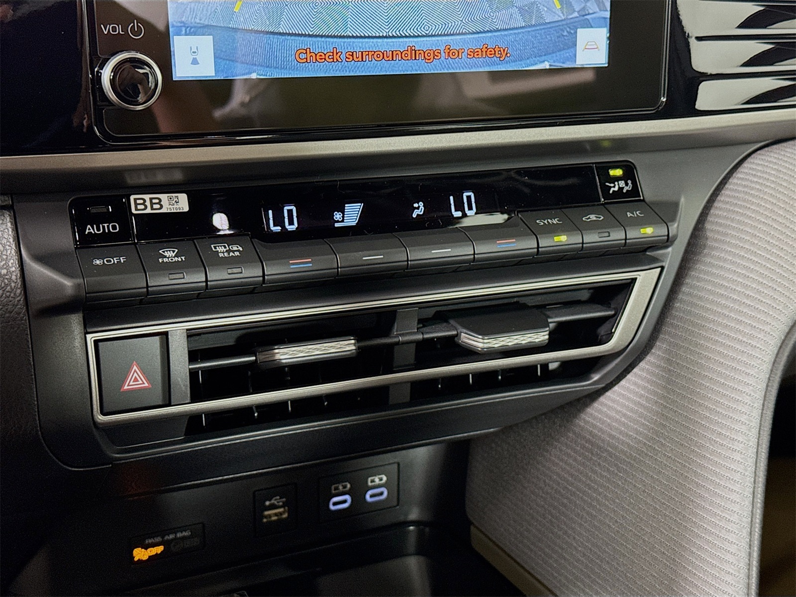 2025 Toyota Camry SE photo 9