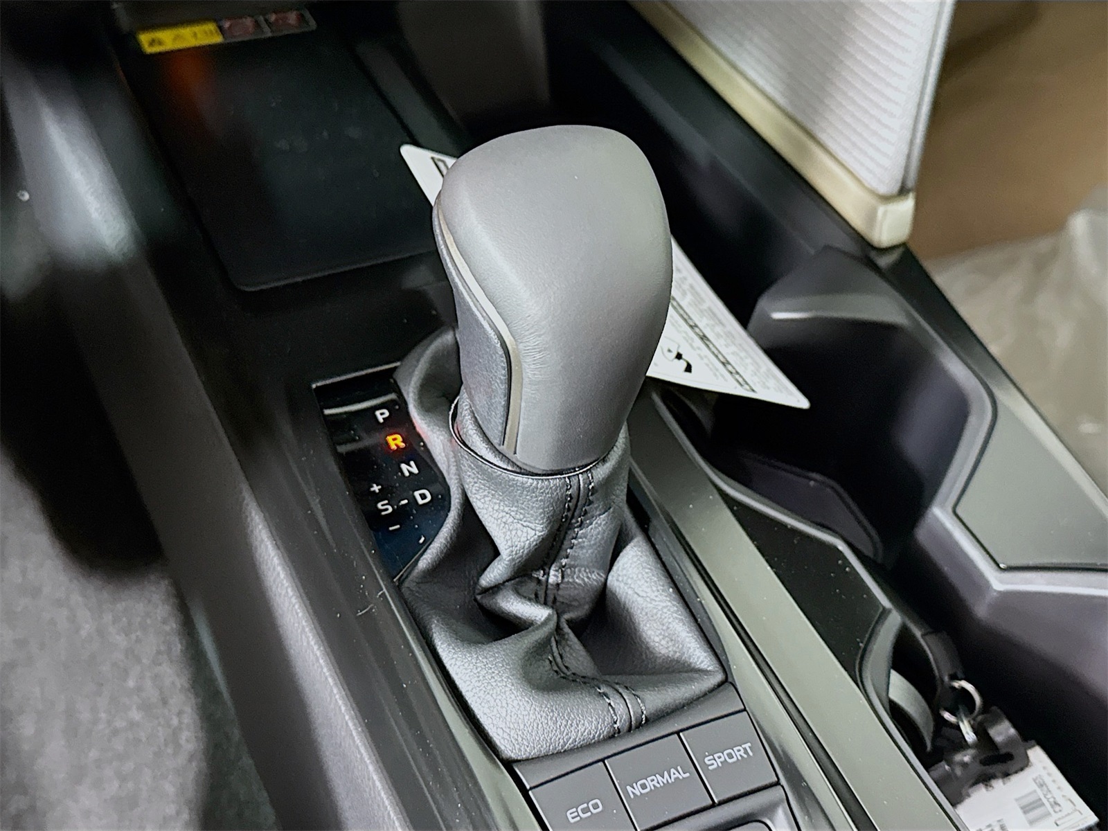 2025 Toyota Camry SE photo 10