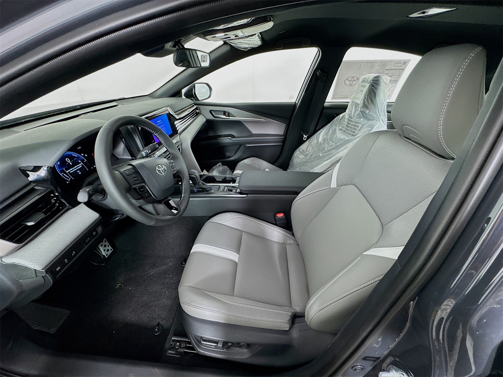 2025 Toyota Camry SE photo 11